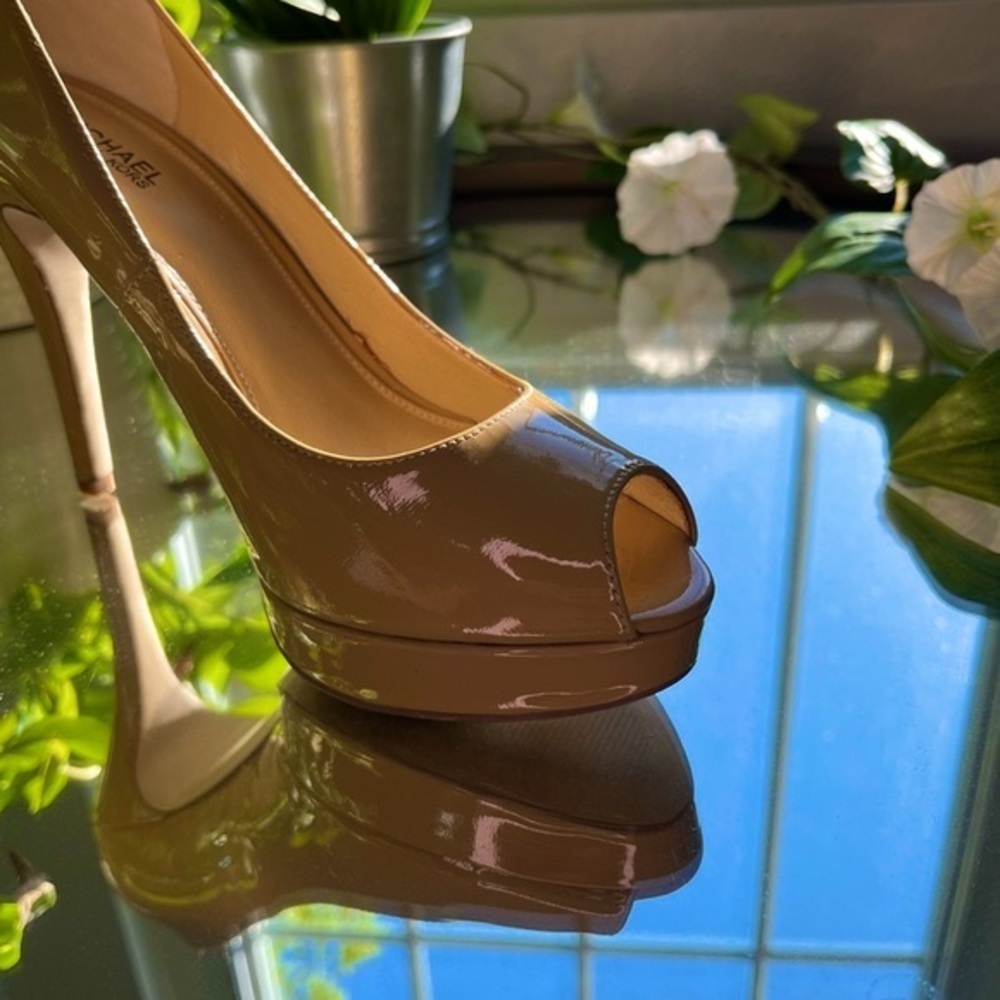 Michael Michael Kors Patent Leather Pumps Tan Heels Open Toe Size: 7M​​​ - Picture 11 of 16